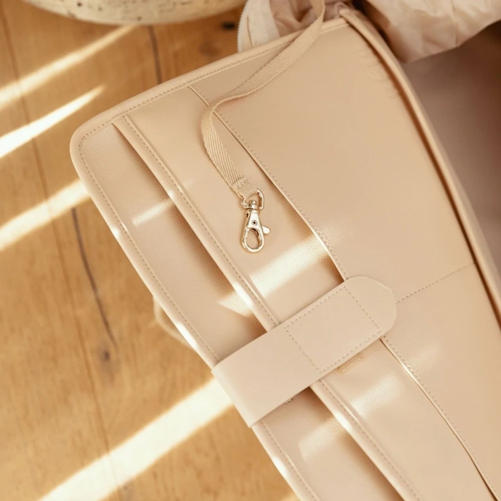 Beis beige laptop sleeve